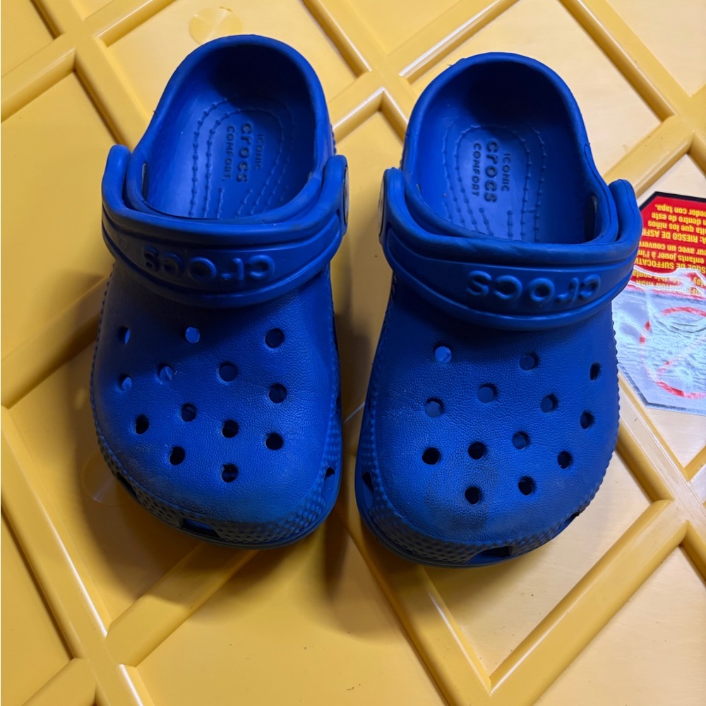 CROCS Kids Vibrant Blue Water Shoes